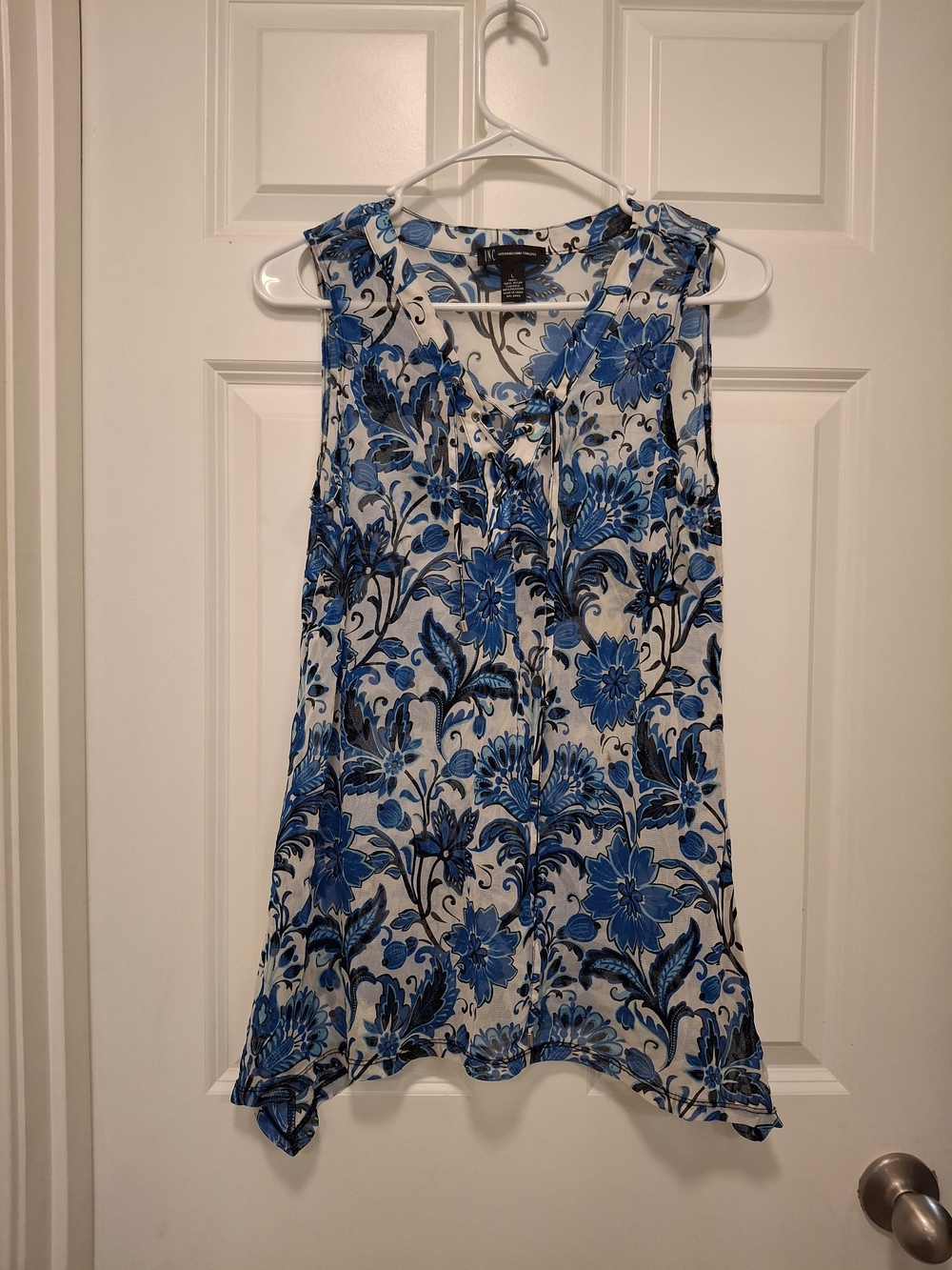 INC International Concepts White & Blue Floral Sleeveless V-Neck Top